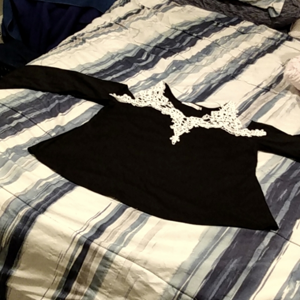 Nuoxi shirt black with white lace pattern large
